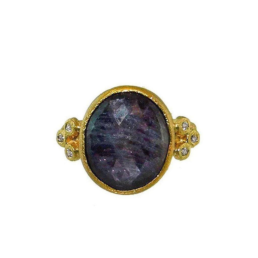 Oval blue sapphire ring in 18k gold with diamond accents