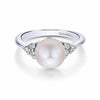 Elegant cultured pearl and diamond ring in white gold.
