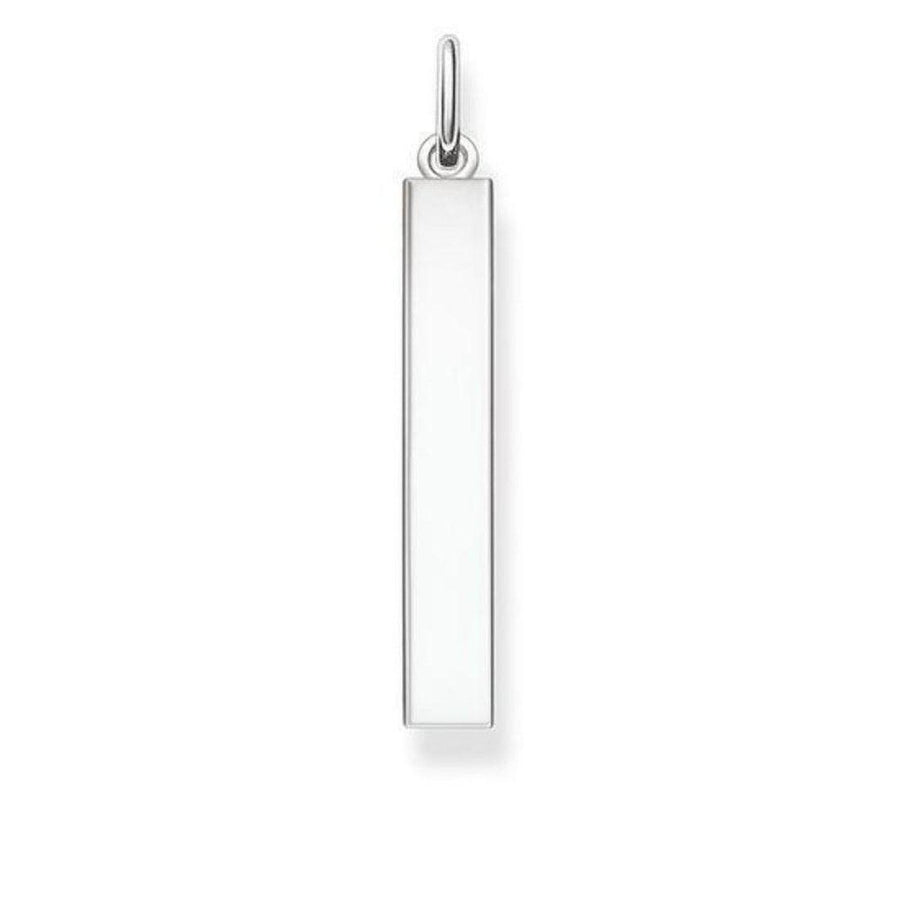 Engravable silver bar pendant, perfect for personalized gifts.
