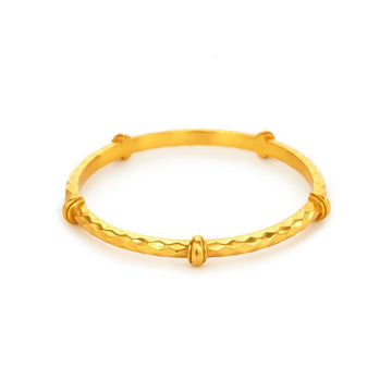 Medium Savannah stacking bangle in 24K gold plate with a textured hammered design and smooth accent beads.