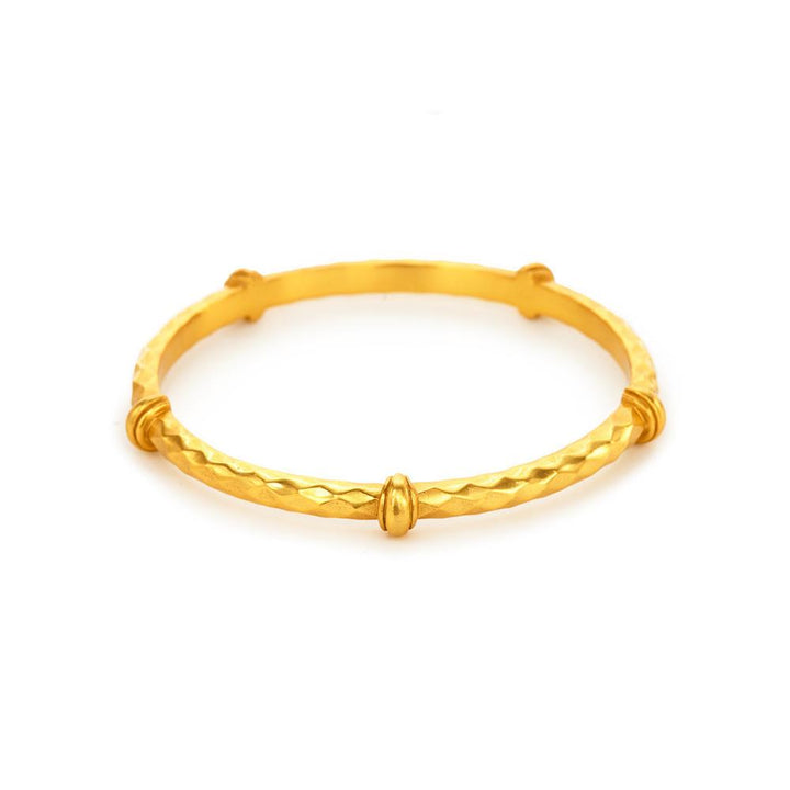 Medium Savannah stacking bangle in 24K gold plate with a textured hammered design and smooth accent beads.