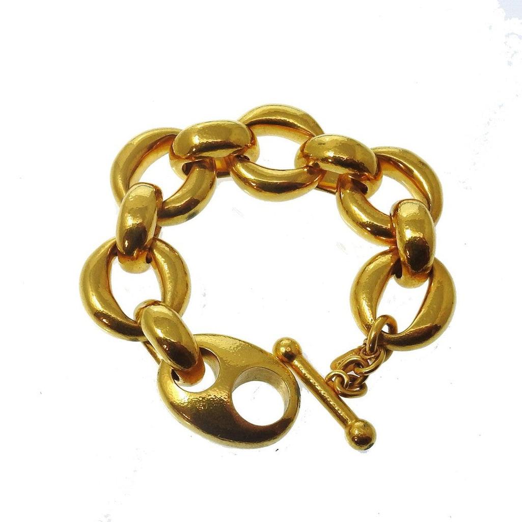 Gold link bracelet with toggle clasp
